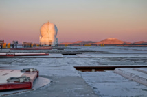 Trabajos en Cerro Armazonas, vistos desde Paranal. Fuente: ESO. Trabajos en Cerro Armazonas, vistos desde Paranal. Fuente: ESO.