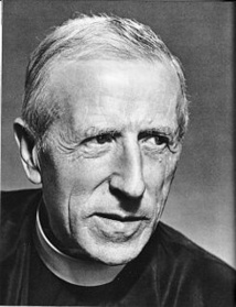 Pierre Teilhard de Chardin en 1955. Fuente: Wikipedia. Pierre Teilhard de Chardin en 1955. Fuente: Wikipedia.