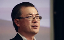 Joon Yun, presentando el Premio Palo Alto de la Longevidad. Fuente: Palo Alto Prize. Joon Yun, presentando el Premio Palo Alto de la Longevidad. Fuente: Palo Alto Prize.