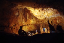Interior de la cueva Manot, en la que fue hallado el fósil de cráneo de 55.000 años de antigüedad. Imagen: Amos Frumkin. Fuente: Hebrew University Cave Research Center/AlphaGalileo.