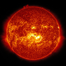 Las manchas solares, como las que se ven en el centro de esta imagen, informan de la actividad del Sol. Imagen: NASA/SDO. Fuente: SINC. Las manchas solares, como las que se ven en el centro de esta imagen, informan de la actividad del Sol. Imagen: NASA/SDO. Fuente: SINC.