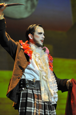 Momento de la representación. Fuente: Teatro Alhambra de Granada. Momento de la representación. Fuente: Teatro Alhambra de Granada.