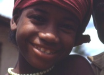Niña del pueblo Loma de Liberia. Imagen: gbaku. Fuente: Flickr/Wikipedia. Niña del pueblo Loma de Liberia. Imagen: gbaku. Fuente: Flickr/Wikipedia.