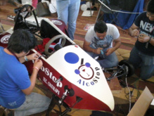 Los diseñadores, preparando AlcoStop. Fuente: AlphaGalileo. Los diseñadores, preparando AlcoStop. Fuente: AlphaGalileo.