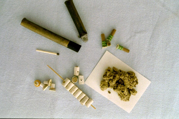 Material usado en la moxibustión. Imagen: Markgran. Fuente: Wikimedia Commons. Material usado en la moxibustión. Imagen: Markgran. Fuente: Wikimedia Commons.