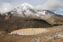El Observatorio HAWC estudia los rayos gamma desde las faldas del volcán Sierra Negra de México. Imagen: J.A. Martínez Castro. Fuente: Sinc. El Observatorio HAWC estudia los rayos gamma desde las faldas del volcán Sierra Negra de México. Imagen: J.A. Martínez Castro. Fuente: Sinc.