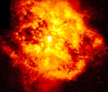 Imagen compuesta de una energética explosión estelar recogida por el telescopio Hubble en marzo de 1997. Fuente: NASA.