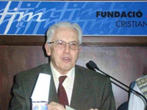 Manuel García Doncel durante una conferencia (2005). Imagen: «Doncel» de Jesromtel - Trabajo propio. Disponible bajo la licencia CC BY-SA 3.0 vía Wikimedia Commons. Manuel García Doncel durante una conferencia (2005). Imagen: «Doncel» de Jesromtel - Trabajo propio. Disponible bajo la licencia CC BY-SA 3.0 vía Wikimedia Commons.