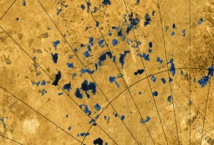 Imágenes de radar obtenidas por la nave Cassini que revelan numerosos lagos en la superficie de Titán. Fuente: NASA.