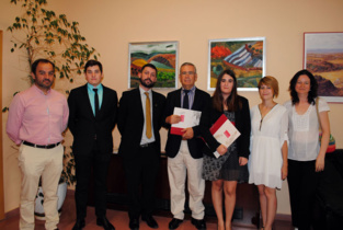 Firma del acuerdo. Fuente: UCLM. Firma del acuerdo. Fuente: UCLM.