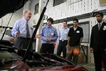 En un taller de Toyota. Toyota. En un taller de Toyota. Toyota.