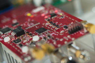 El sistema creado en Rice utiliza el UHF para transmitir datos. Fuente: Universidad de Rice. El sistema creado en Rice utiliza el UHF para transmitir datos. Fuente: Universidad de Rice.