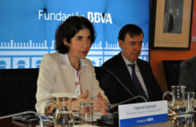 Fabiola Gianotti, junto a Rafael Pardo, director de la Fundación BBVA. Fuente: Sinc. Fabiola Gianotti, junto a Rafael Pardo, director de la Fundación BBVA. Fuente: Sinc.