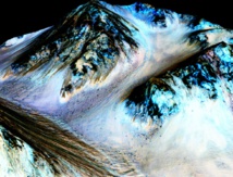 Ejemplos de oscuras líneas de ladera recurrentes o RSL en Marte. Fuente: JPL de la NASA.