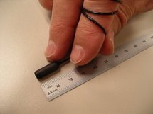 La cápsula mide 6 mm de ancho por 18 mm de largo. Fuente: Universidad de Washington.