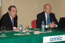 Manuel Acero (derecha) y Joaquín Serrano (Presidente de AMIC). Foto: Amic Manuel Acero (derecha) y Joaquín Serrano (Presidente de AMIC). Foto: Amic