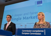Jyrki Katainen, a la izquierda, y Elżbieta Bieńkowska. Fuente: Comisión Europea. Jyrki Katainen, a la izquierda, y Elżbieta Bieńkowska. Fuente: Comisión Europea.
