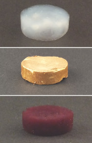 Fibras amiloides de proteína sin oro (arriba), con micropartículas de oro (centro) y con nanopartículas de oro (abajo). Imagen: Nyström G. et al. Fuente: Advanced Materials.