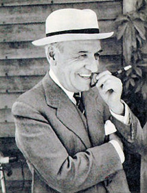Ortega y Gasset en un fotografía tomada por la prensa en los años 20. Fuente: Wikimedia Commons. Ortega y Gasset en un fotografía tomada por la prensa en los años 20. Fuente: Wikimedia Commons.