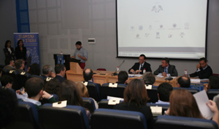 Entrega de los premios Ilumina tus ideas. Fuente: Universidad de Cádiz. Entrega de los premios Ilumina tus ideas. Fuente: Universidad de Cádiz.