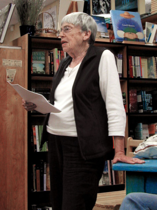 Ursula K. Le Guin en 2008. Imagen: Gorthian - Trabajo propio. Fuente: Disponible bajo la licencia CC BY-SA 3.0 vía Wikimedia Commons.