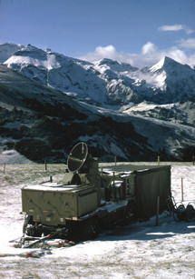 Rádar usado para localizar bandadas de aves. Foto: Instituto Ornitológico de Suiza. Rádar usado para localizar bandadas de aves. Foto: Instituto Ornitológico de Suiza.