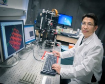 Shaochen Chen prepara su modelo 3D. Fuente: UC San Diego Shaochen Chen prepara su modelo 3D. Fuente: UC San Diego