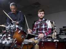 La herramienta permite tocar con tres brazos. Fuente: Georgia Tech La herramienta permite tocar con tres brazos. Fuente: Georgia Tech