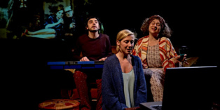 Momento de la representación. Fuente: www.teatroateatro.com. Momento de la representación. Fuente: www.teatroateatro.com.