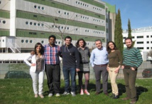 El grupo de ingeniería de bacterias para aplicaciones biomédicas del CNB. Fuente: CNB. El grupo de ingeniería de bacterias para aplicaciones biomédicas del CNB. Fuente: CNB.
