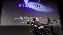 Hawking, durante su conferencia 'Breve historia de mi vida', en el Festival Starmus. Fuente: Sinc. Hawking, durante su conferencia 'Breve historia de mi vida', en el Festival Starmus. Fuente: Sinc.