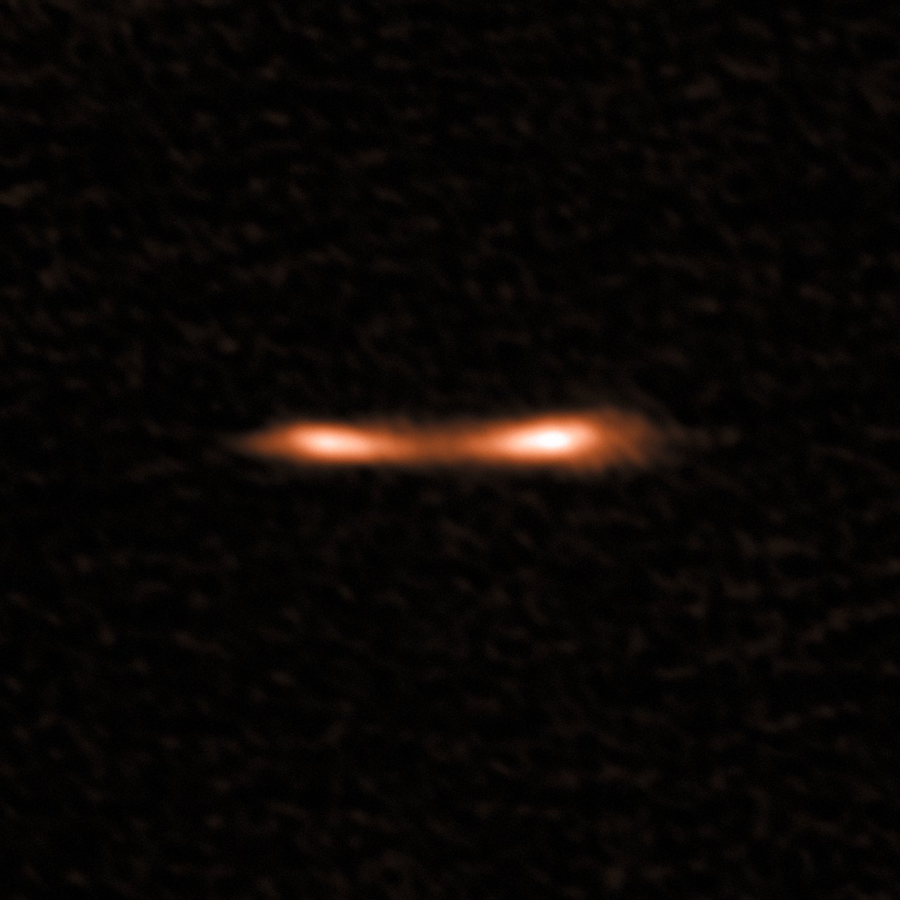 Esta imagen de ALMA muestra una galaxia starburst distante que aparece doblada e iluminada por la lente gravitacional. ALMA (ESO/NAOJ/NRAO)/E. Falgarone et al.