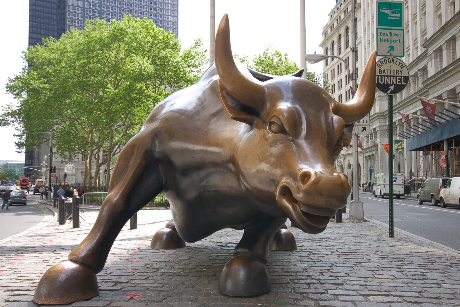 El Toro de Wall Street, escultura de bronce en la ciudad de Nueva York. Foto: Robin Stevens.