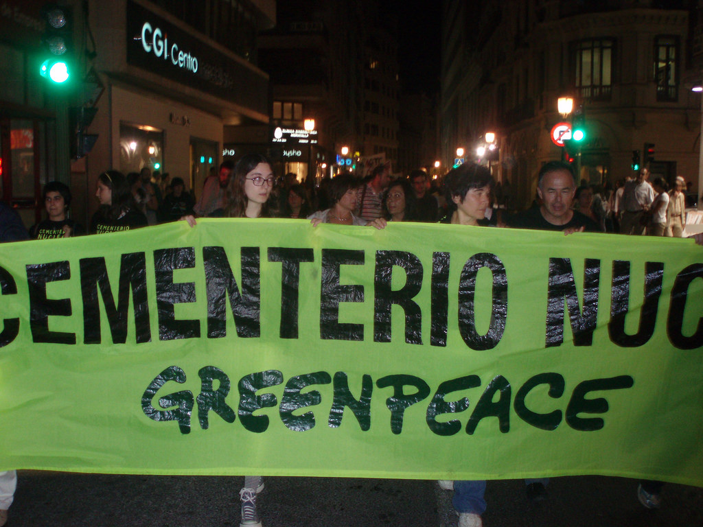 Los residuos nucleares preocupan a la sociedad. Manifestación en 2010 en el centro de Albacete contra la instalación en Zarra (Valencia) del Almacén temporal de Residuos Nucleares, ATC. Foto: Radio Surco Albecete.