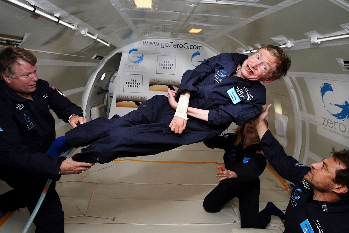 Hawking experimentando la ingravidez en un avión Boeing 727 de NASA. Foto:Jim Campbell/Aero-News Network.