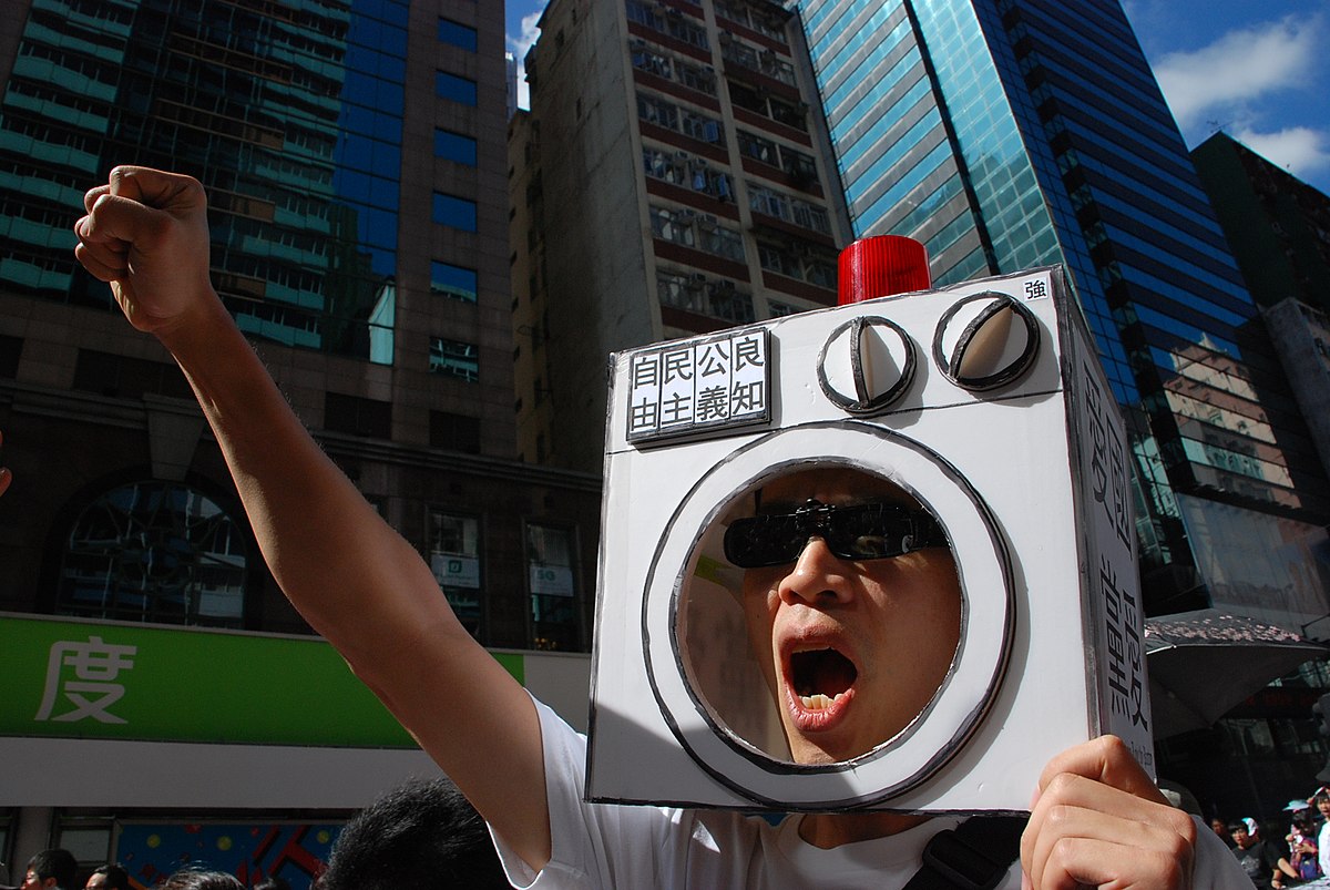 Protesta del año 2012 en Hong Kong contra el “lavado de cerebro” del sistema educativo. Iris Tong.