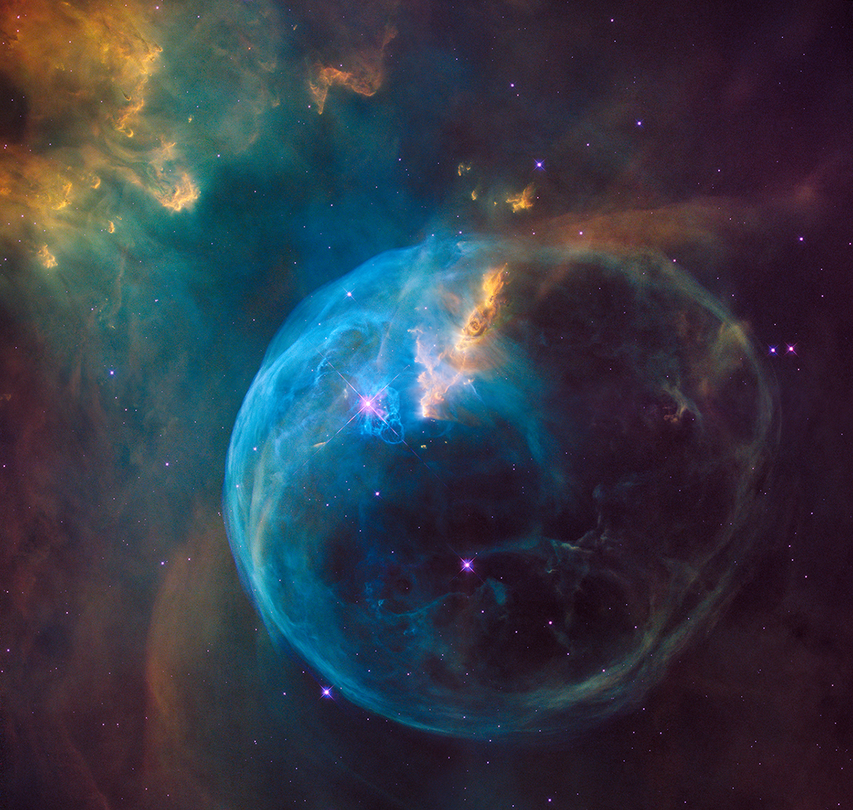 Enorme burbuja lanzada al espacio por una estrella caliente y masiva, captada por el telescopio espacial Hubble. Créditos: NASA, ESA y el equipo de herencia de Hubble (STScI / AURA), F. Summers, G. Bacon, Z. Levay y L. Frattare (Viz 3D Team, STScI)