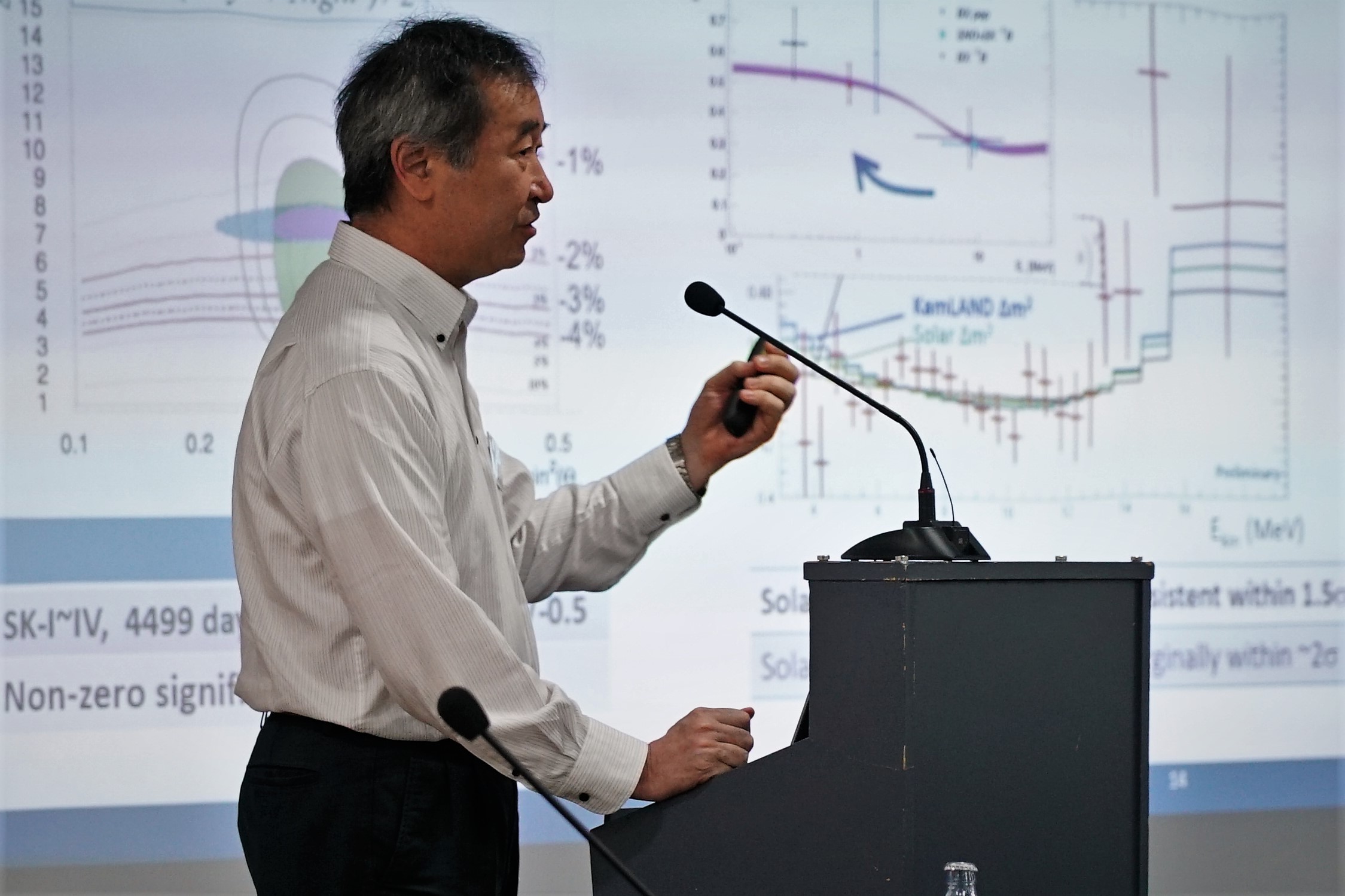 Takaaki Kajita, premio nobel de Física en 2015, durante su intervención en el simposio "Frontiers of Astroparticle Physics" en La Palma. Crédito: Iván Jiménez (IAC).