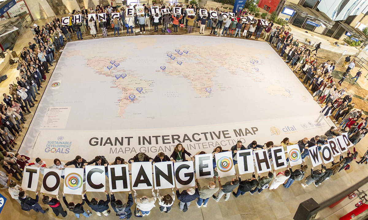 El público de NESI Global Forum reclama la necesidad de cambiar la economía para cambiar el mundo. Foto: NGF.
