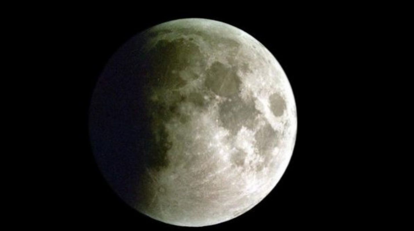 La Luna durante un eclipse lunar parcial. / José María Sánchez Martínez.
