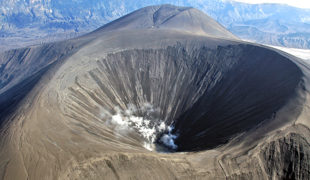 Volcán Okmok de Alaska (Crédito: Christina Neal - Observatorio del Volcán de Alaska, USGS a través de Wikimedia Commons)