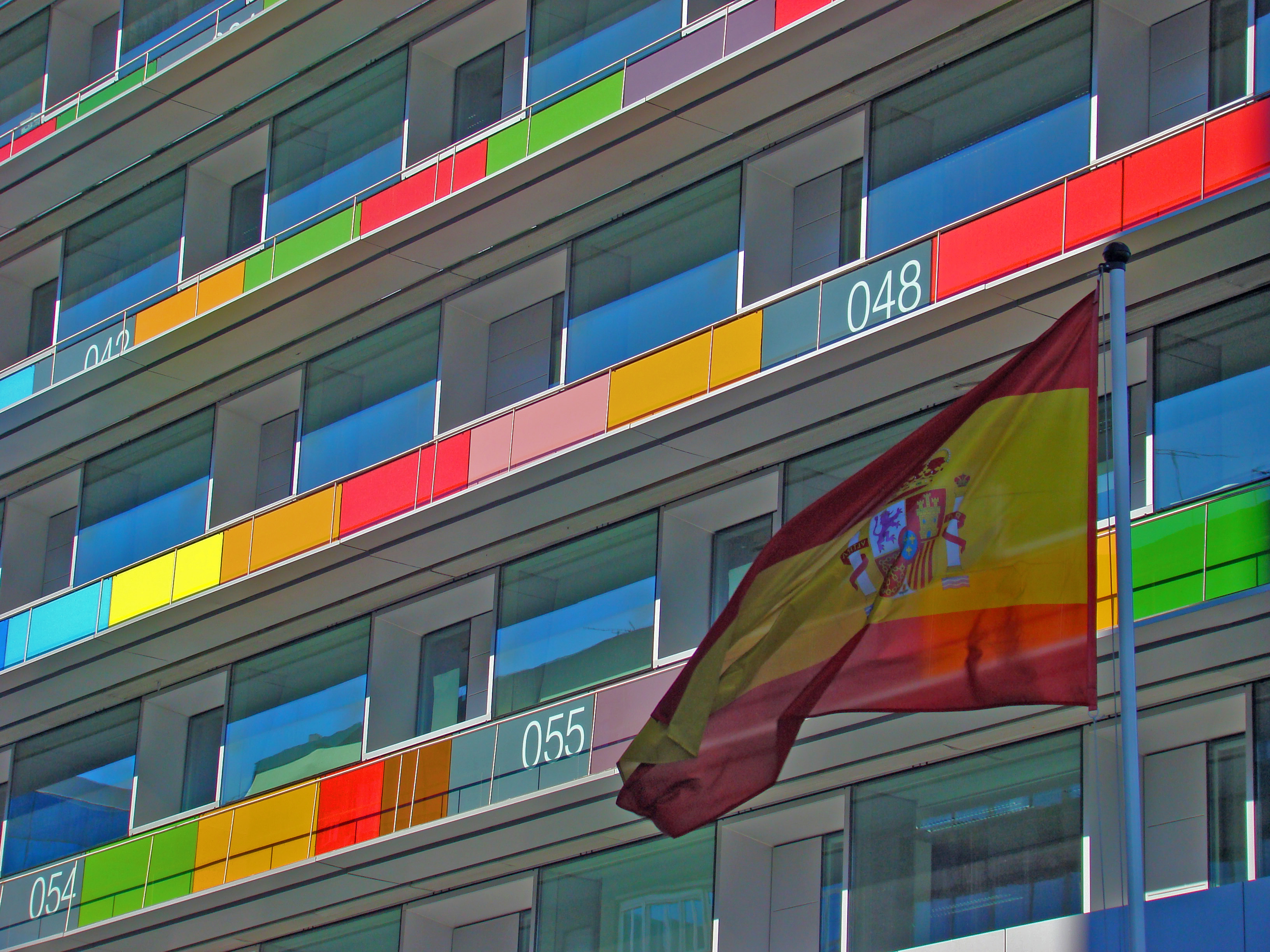 Detalle de la fachada del INE en Madrid. Imagen: Merce Blanco. Fuente: Flickr.