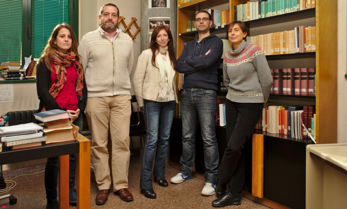 De izquierda a derecha, Lorena Molina Molina, Manuel González Suárez, Virginia Muñoz, Javier Verdejo y Lucía Rodríguez-Noriega Guillén. Fuente: Universidad de Oviedo.