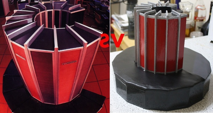 Réplica de Cray-1 frente al superordenador original. Fuente: Chris Fenton