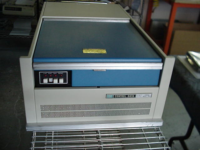 El MITA prestó al ingeniero un lector de discos de los setenta. Fuente: Chris Fenton