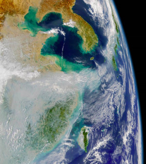 Imagen de satélite que muestra una nube de contaminación. Fuente: NASA/JPL.