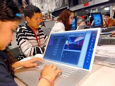 Niños aprendiendo a programar...jugando. MIT.