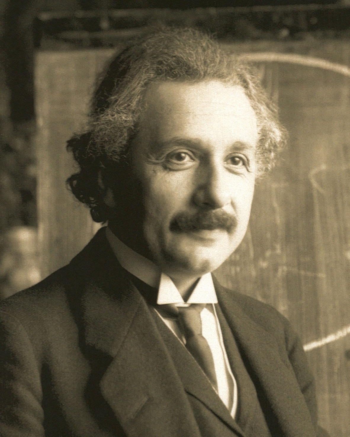 Albert Einstein durante una conferencia en Viena en 1921. Imagen: Ferdinand Schmutzer. Fuente: Wikipedia.