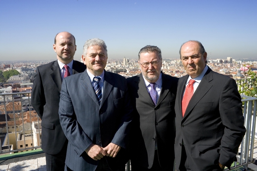 De izquierda a derecha, Enrique D´Alessandro, Jesús Timoteo, Rafel Alberto Pérez y Rafael Bustamante tras la firma del acuerdo Cicmas-Consultores Quantumleap.