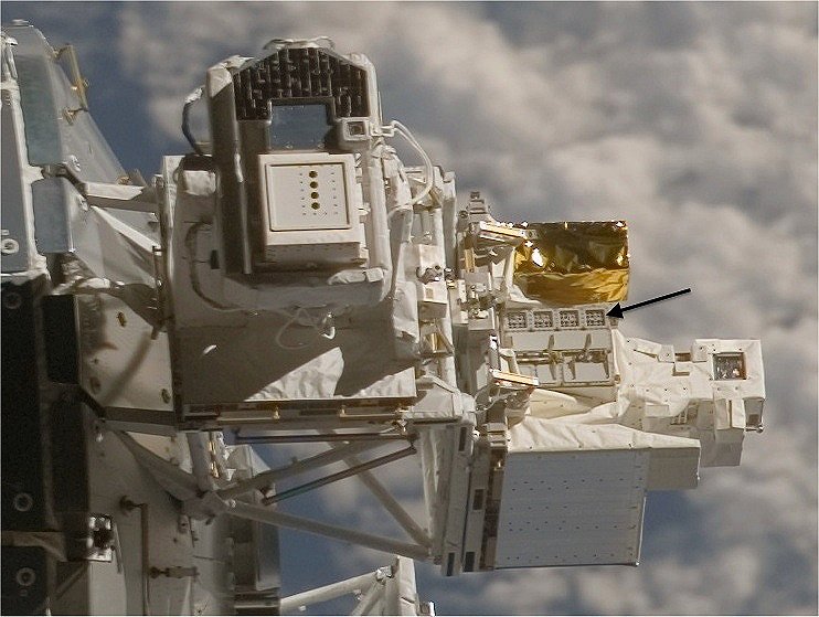 La European Technology Exposure Facility (EuTEF), carga montada en el exterior de la Estación Espacial Internacional que permite exponer materiales directamente al duro entorno espacial. Fuente: NASA.